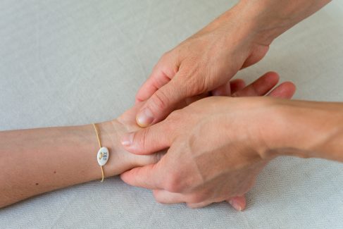 Shiatsu an der Hand