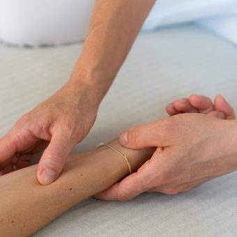 Shiatsu am Unterarm, Herzmeridian